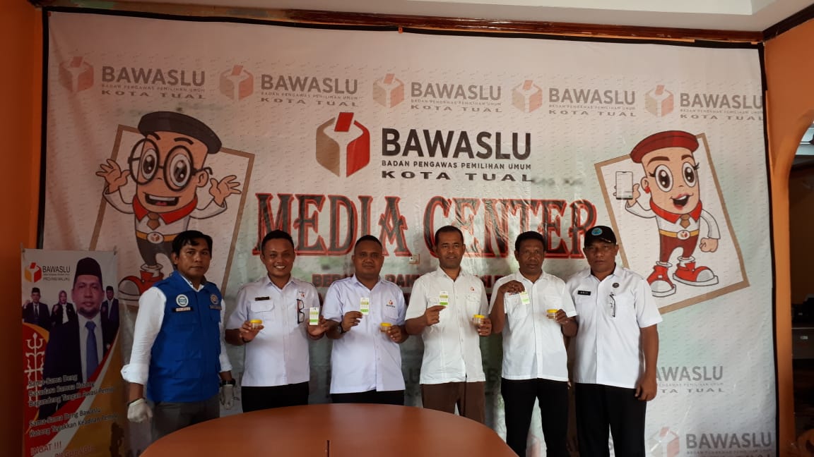 Bawaslu Kota Tual Tes Urine