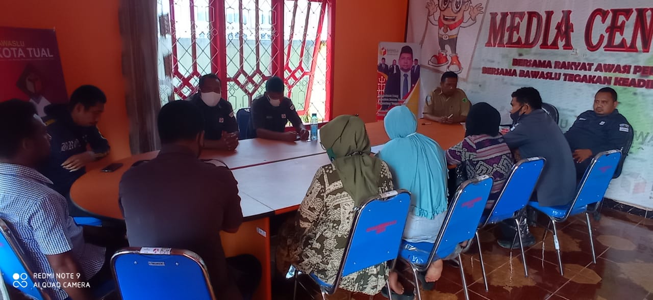 RAPAT EVALUASI KINERJA BAWASLU KOTA TUAL TAHUN 2021