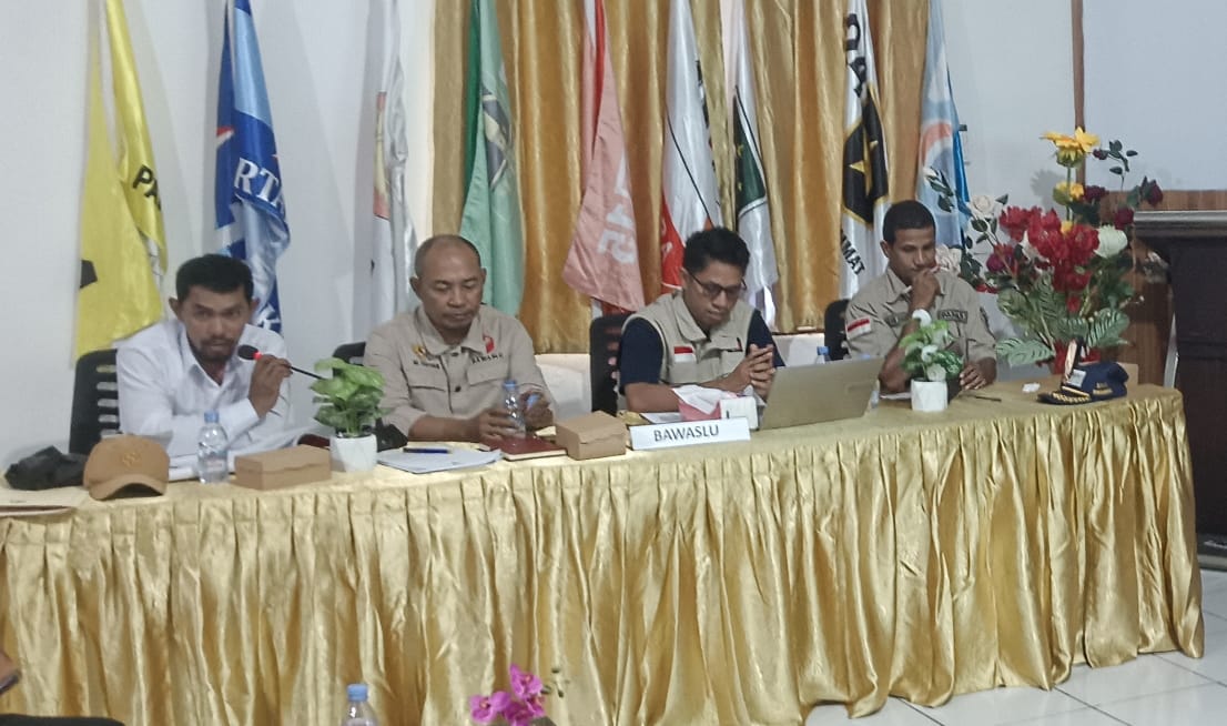Bawaslu Kota Tual Hadiri Rapat Pleno Terbuka Penetapan Rekapitulasi Pemutakhiran Data Pemilih Berkelanjutan (PDPB) Triwulan IV Tahun 2025
