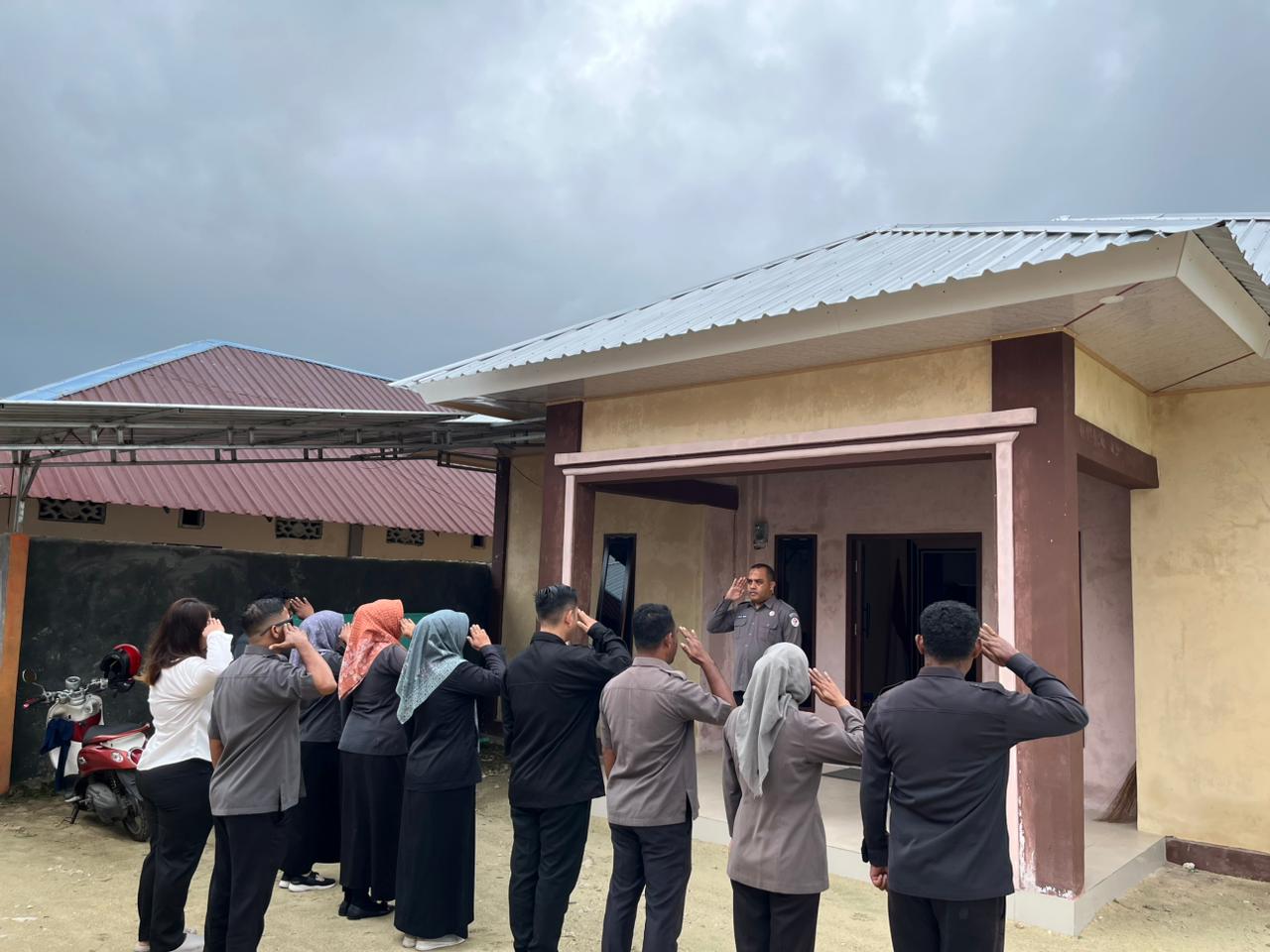 Pimpin Apel Senin Pagi, Korsek Bawaslu Kota Tual Instruksikan Penguatan Pelaporan Kinerja Berbasis WFA