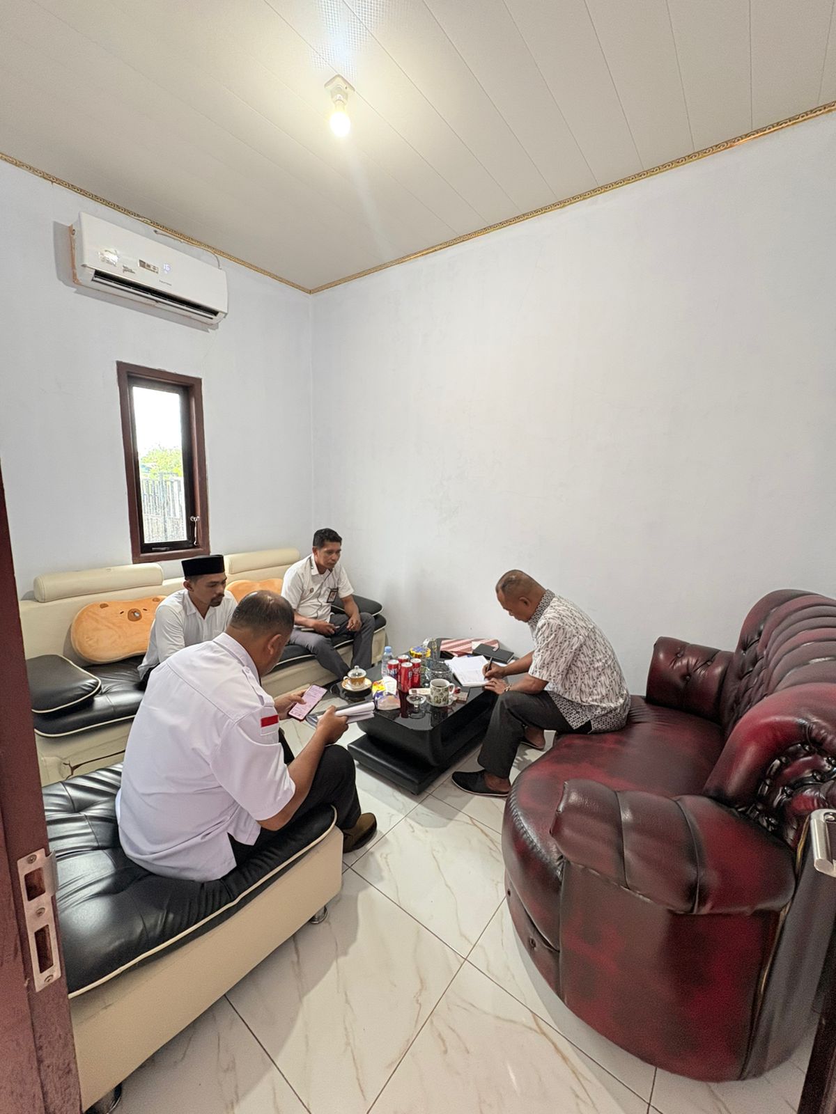 Perkuat Soliditas dan Evaluasi Kinerja, Bawaslu Kota Tual Gelar Rapat Pleno Mingguan
