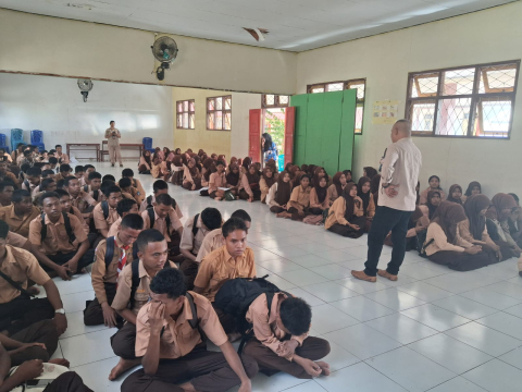 Bawaslu Kota Tual Ajak Siswa SMKN 1 Tual Jadi Pemilih Cerdas Melalui Giat Konsolidasi Demokrasi