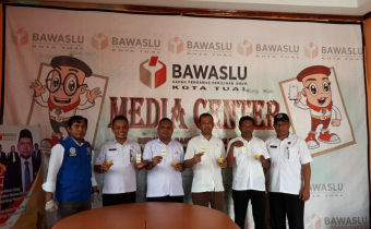 Bawaslu Kota Tual Tes Urine