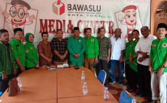 Penyerahan SK DPC PPP Kota Tual