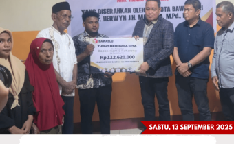 Bawaslu RI Serahkan Santunan kepada Keluarga Almarhum Staf Bawaslu Kota Tual