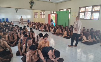 Bawaslu Kota Tual Ajak Siswa SMKN 1 Tual Jadi Pemilih Cerdas Melalui Giat Konsolidasi Demokrasi
